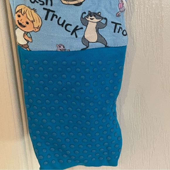 Feral and Free Bamboo Trash‎ Truck Zipper Sleeper Playsuit NWT 12-18 Months - Picture 4 of 7